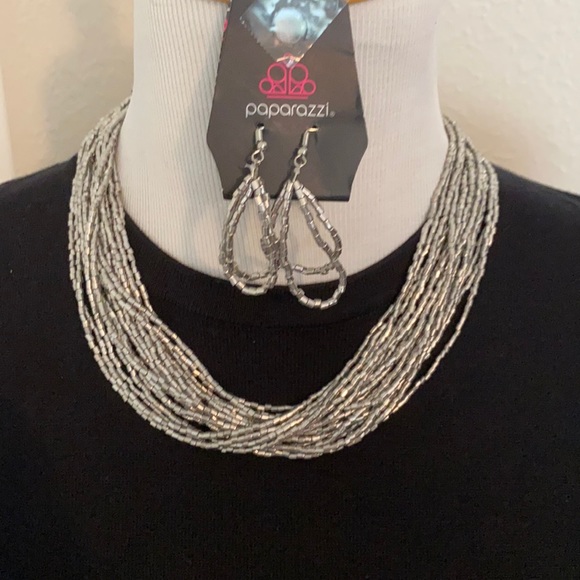 Paparazzi necklace and earrings